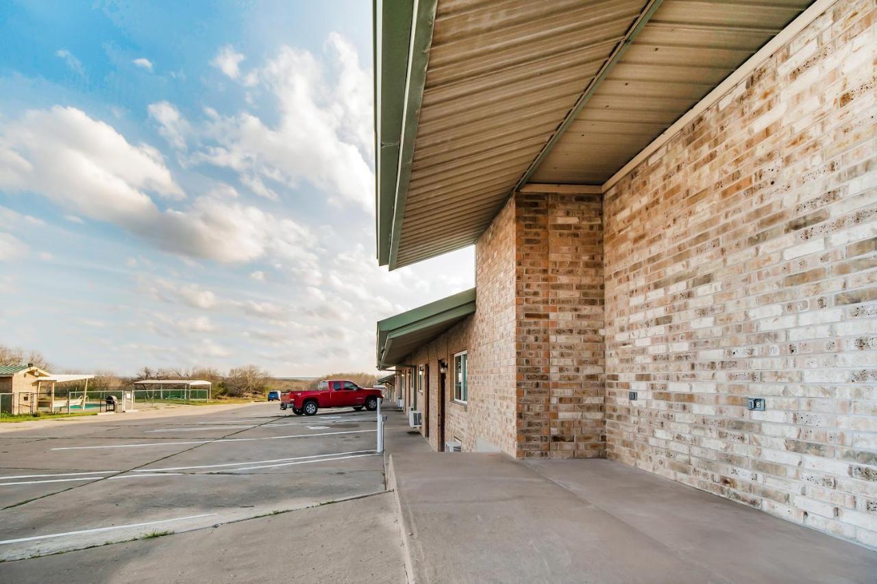 Oyo Hotel Three Rivers Tx Hwy 72 Simmons 외부 사진