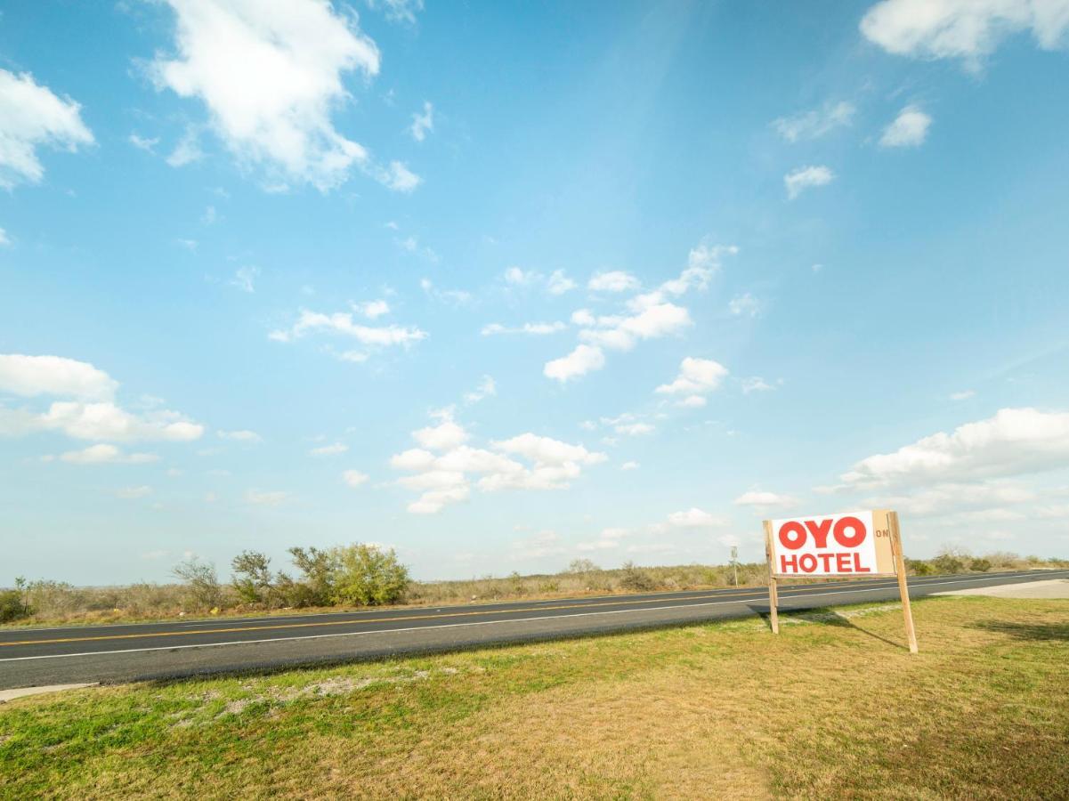 Oyo Hotel Three Rivers Tx Hwy 72 Simmons 외부 사진