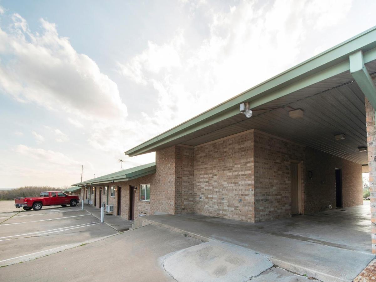 Oyo Hotel Three Rivers Tx Hwy 72 Simmons 외부 사진