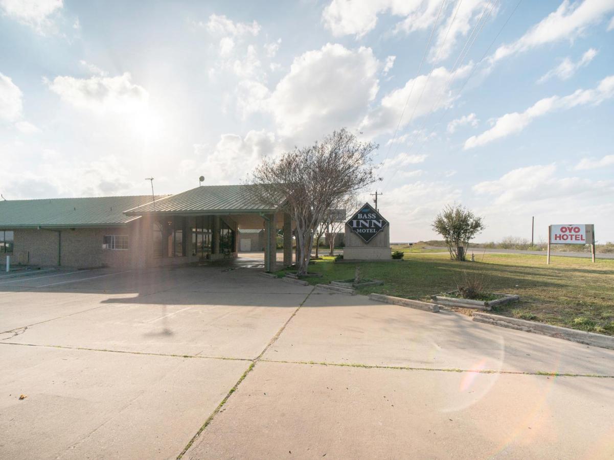 Oyo Hotel Three Rivers Tx Hwy 72 Simmons 외부 사진