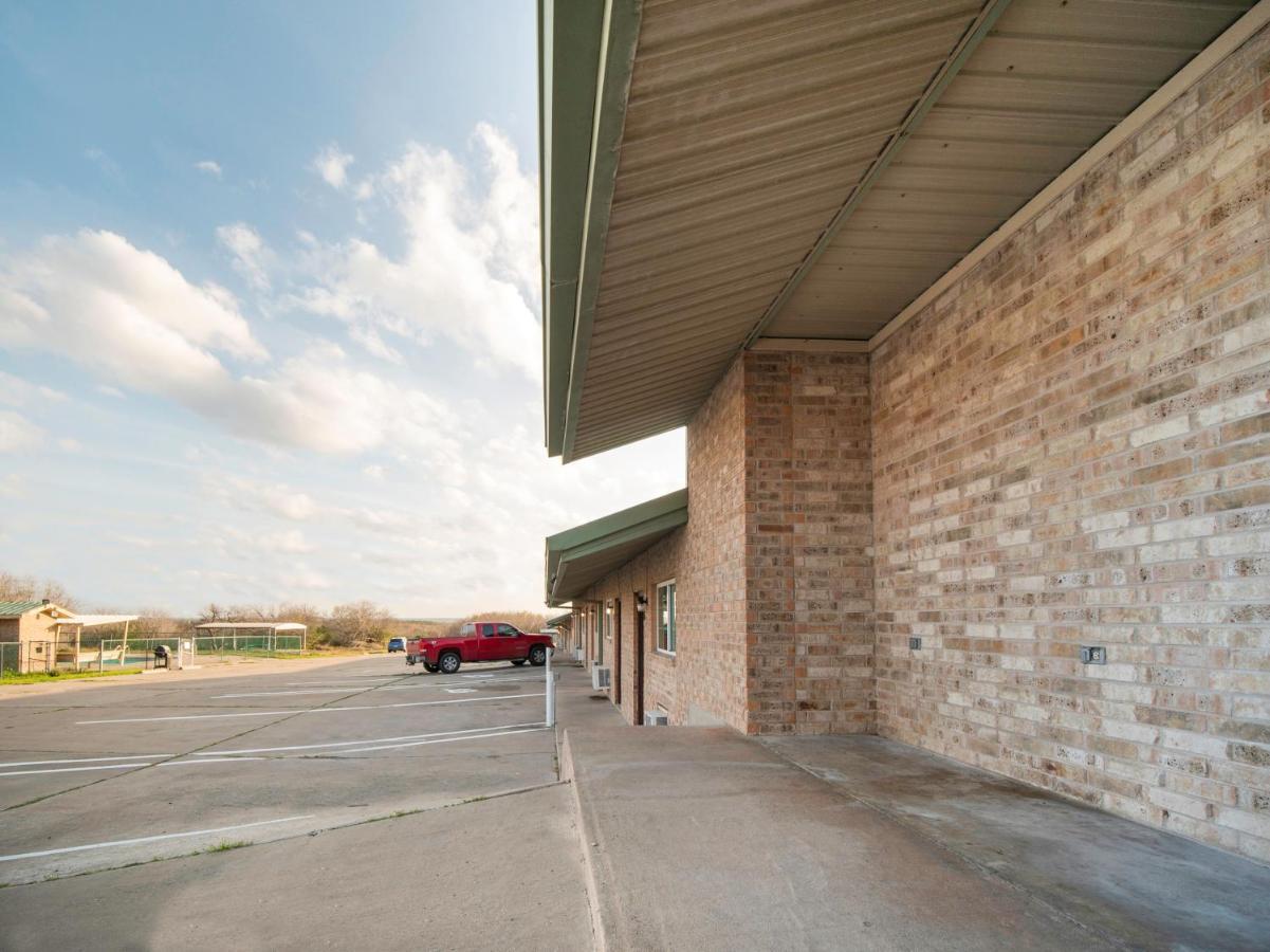 Oyo Hotel Three Rivers Tx Hwy 72 Simmons 외부 사진